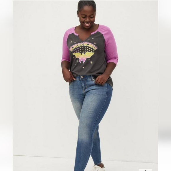 Split Neck Raglan Tee - Wonder Woman Grey & Pink - Picture 2 of 5